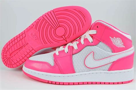 Womens Jordan Shoes (66) .